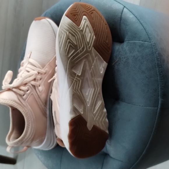 Shoes - Picture 5 of 7